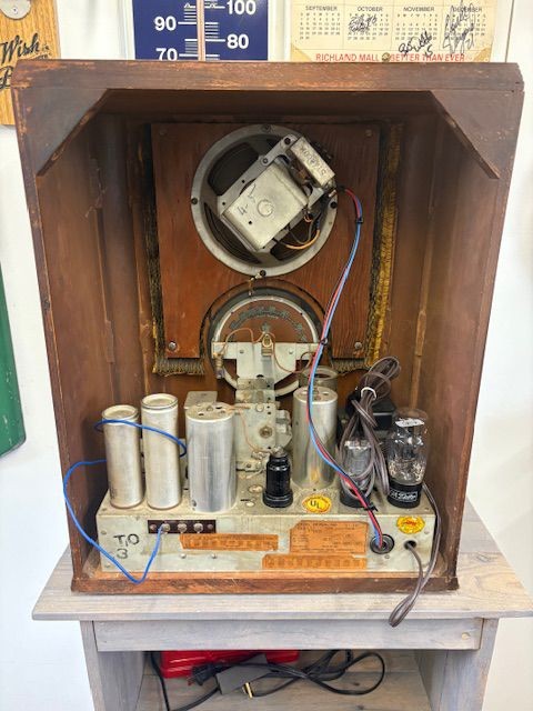 American Bosch 565 Tombstone Radio