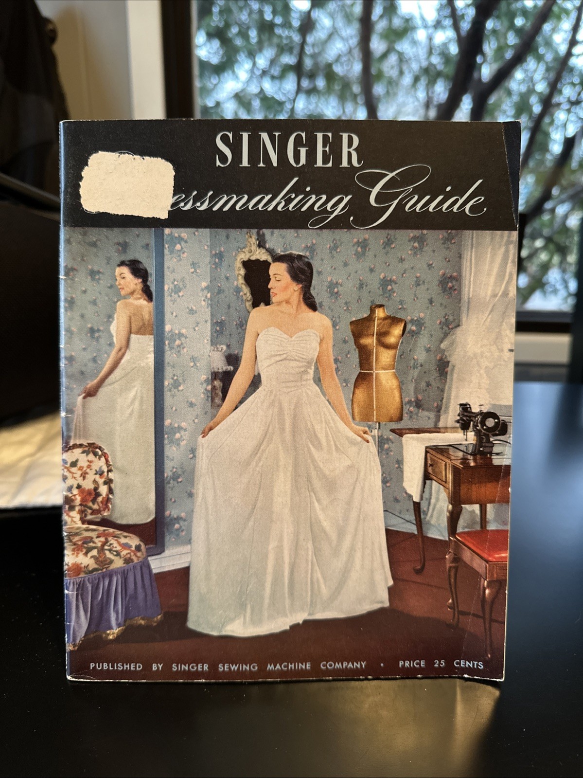 1947 Singer Dressmaking Guide Sewing Instruction How-To Book Women Kids