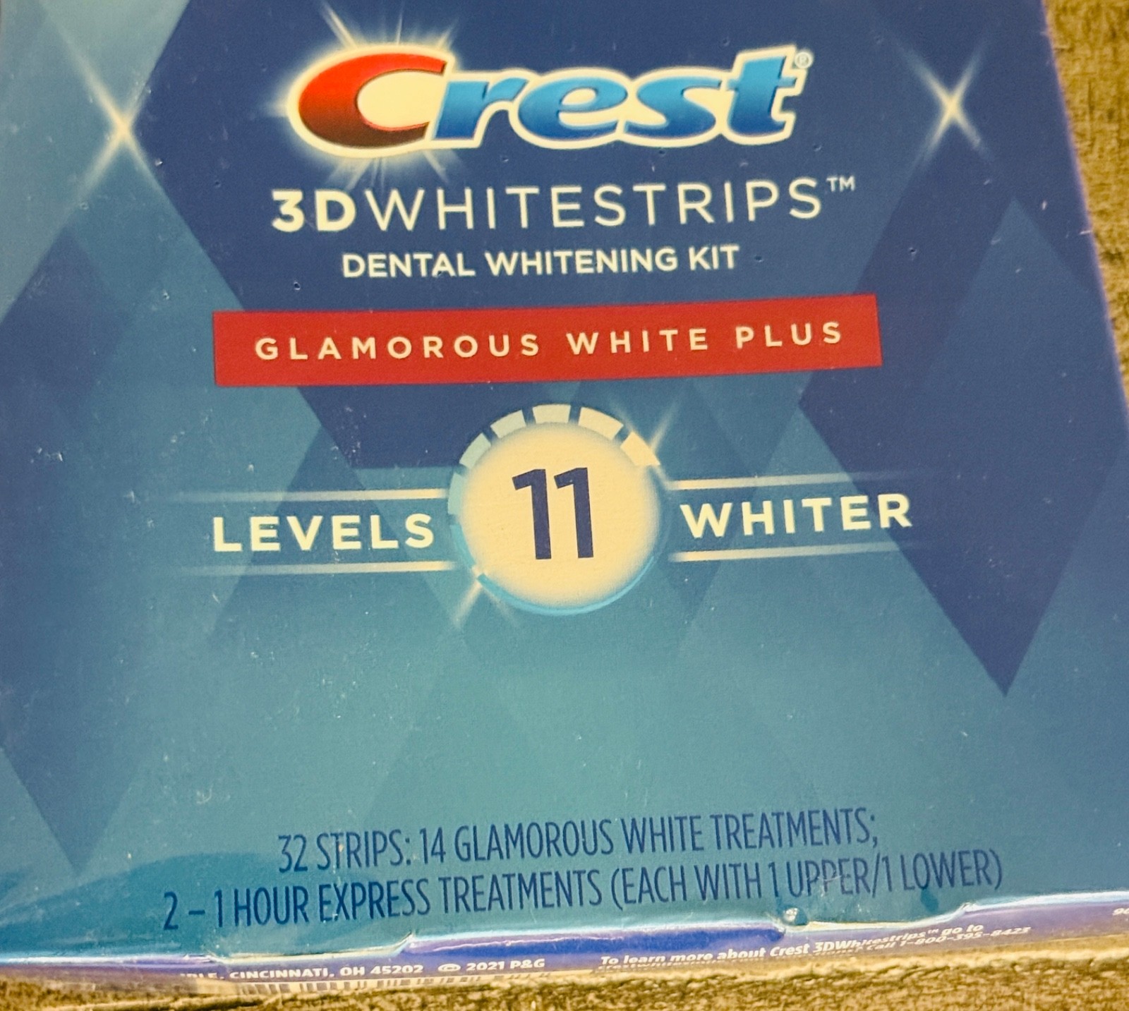 Crest 3D Whitestrips Glamorous White 3D White Whitening Strip Kit 32 Exp 8/2026