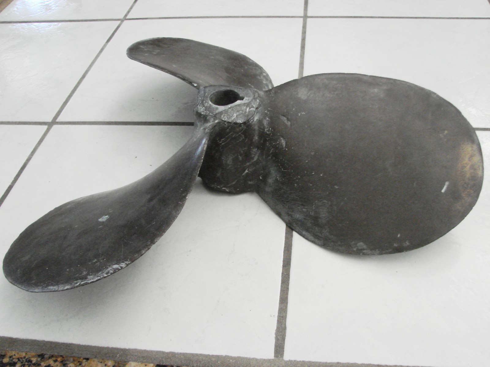 VINTAGE 3 BLADE BRASS PROP 22"X22" F4933 RH Rotation 1 1/4"