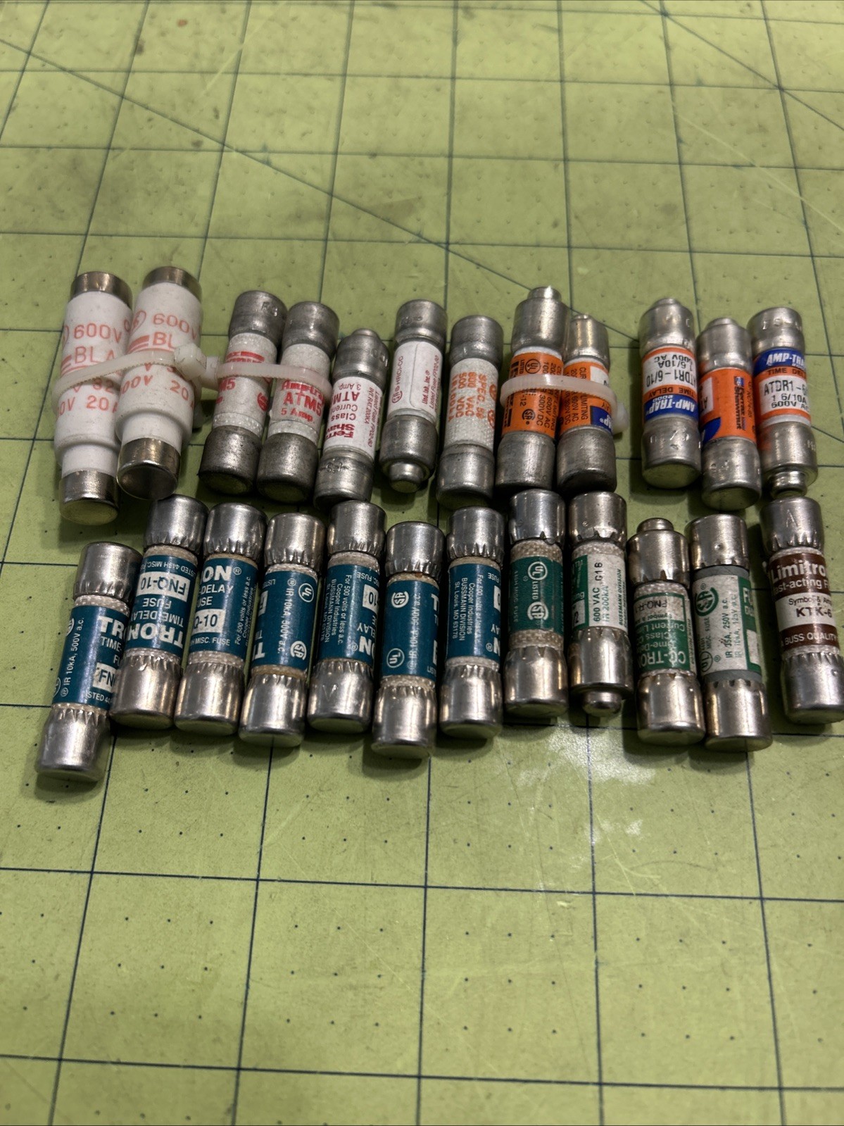 24 Assorted Small Fuses Ferraz Shawmut Amp Trap Tron And Fusetron