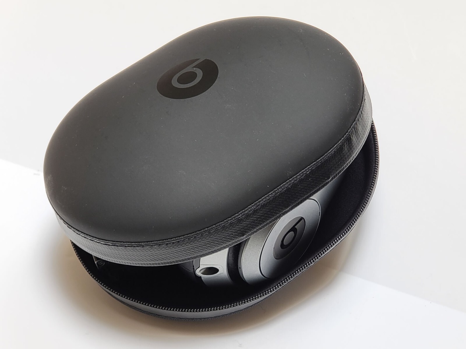 BEATS STUDIO-3 Headphones BLACK Hard Case. Compatible STUDIO Pro/2, SOLO Series