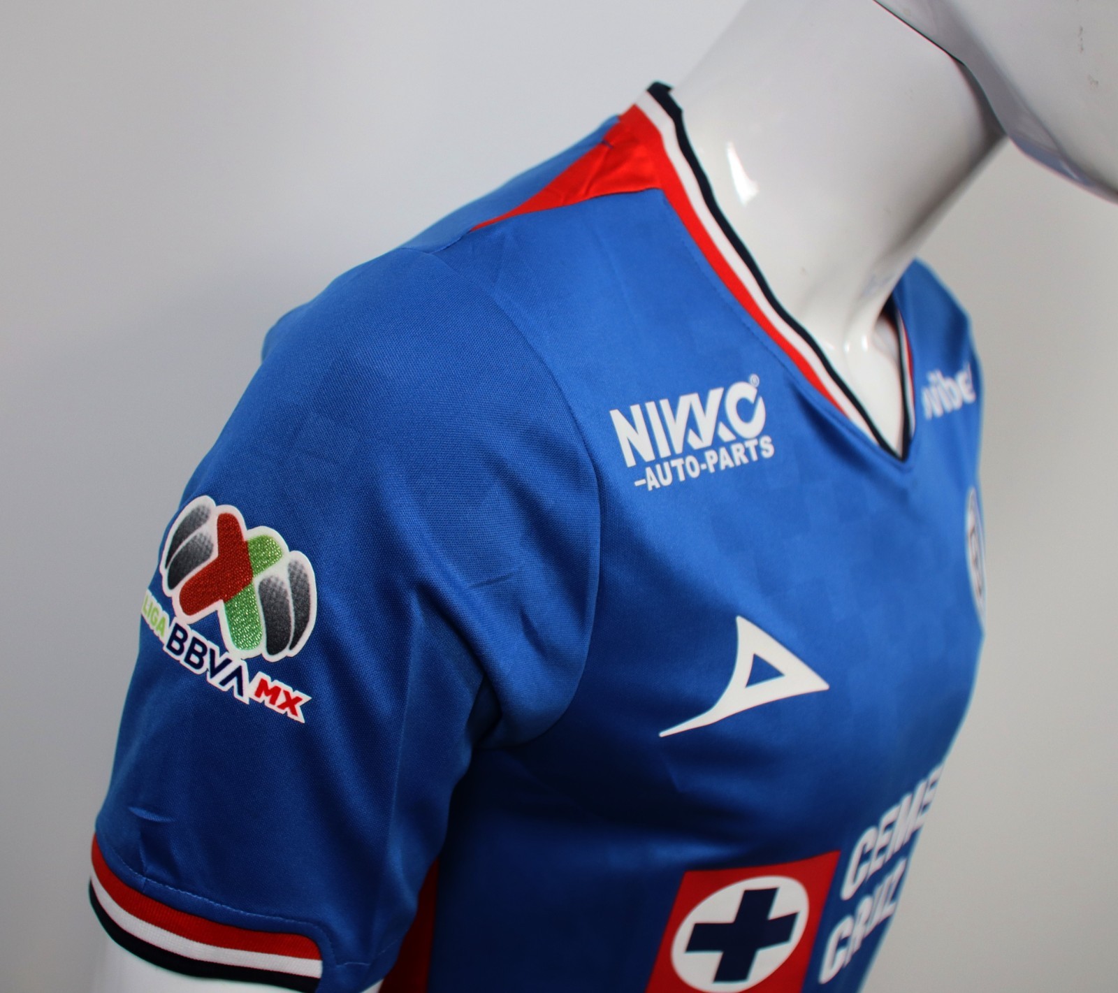 CRUZ AZUL LOC 25/26 CON PARCH LIGA MX (Talla Reducida) slim fit LEER DESCRIPSON