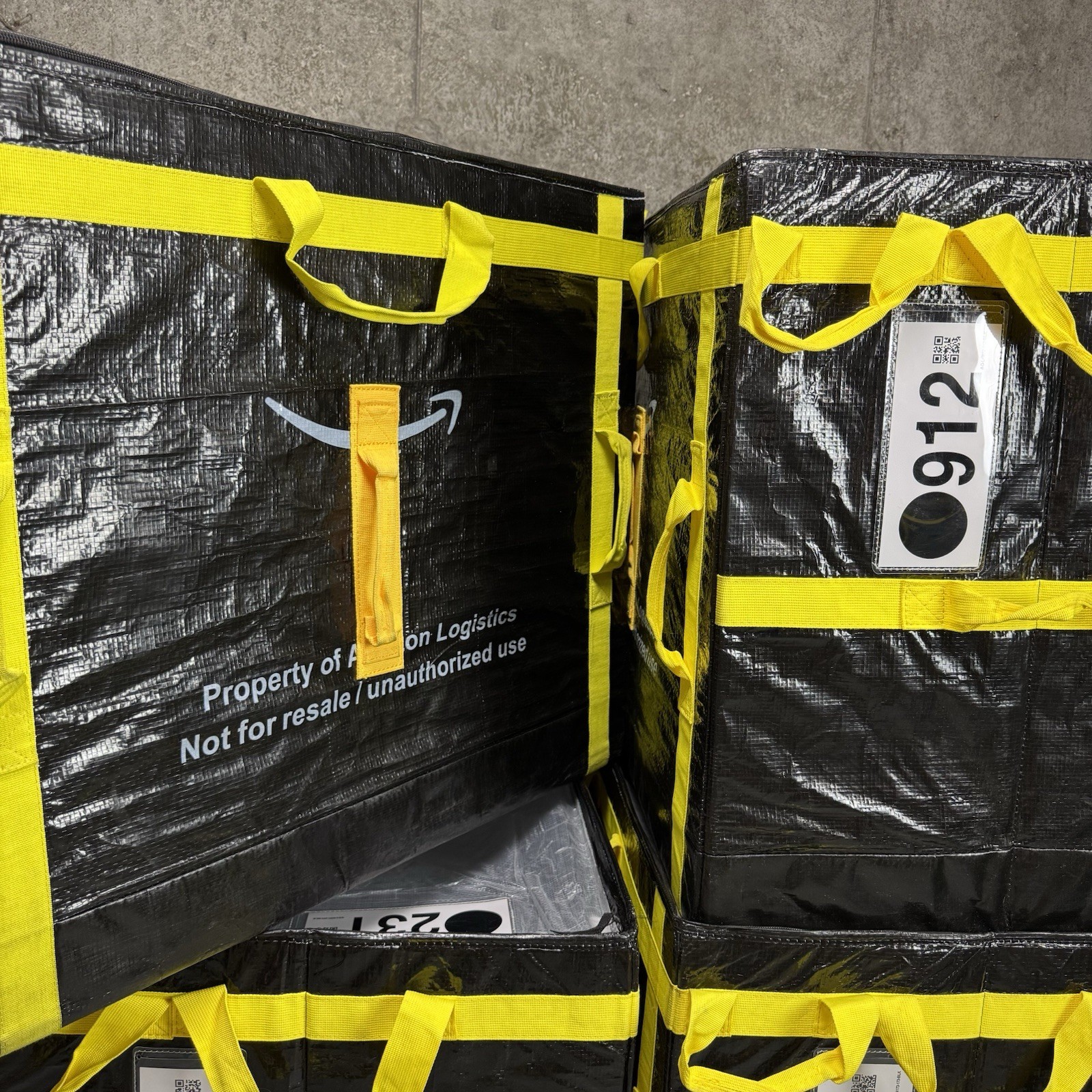 (6) AMAZON COURIER LARGE DELIVERY STORAGE BAGS 28x24x20 BLACK LOT OF 6 TOTES