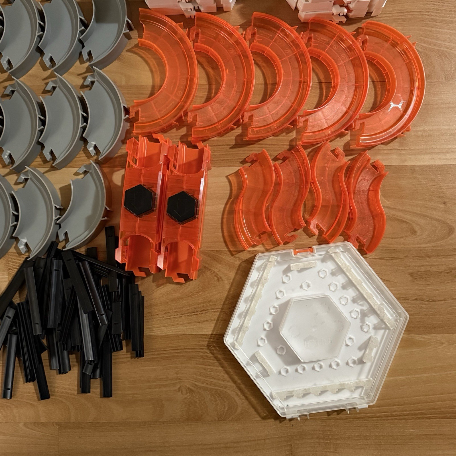 Hexbug Nano Bridge Battle Habitat Set & 9 Vibrating Micro Robotic Creatures Lot