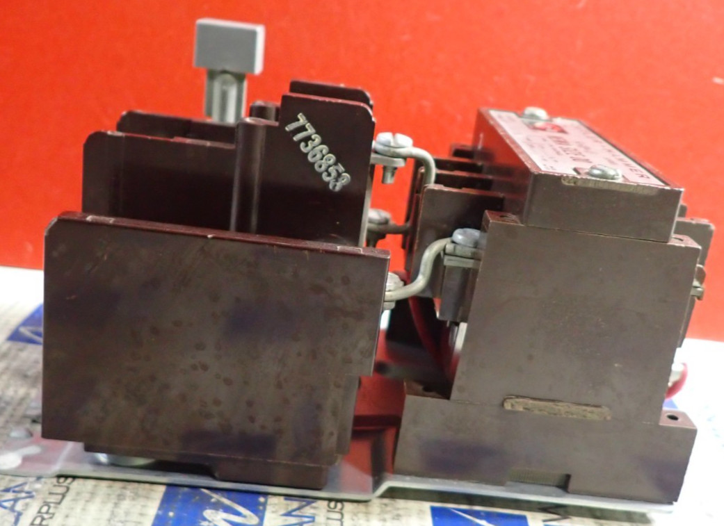 Cutler Hammer A11AN0 Size 00 Starter 1 Phase 9 Amp w/ 1945-1 Coil TESTED S938