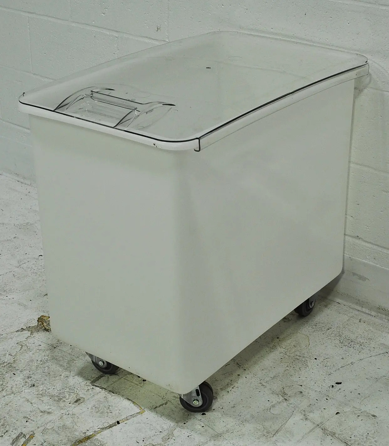 Cambro IB44148 42.5 Gallon White Flat Top Mobile Ingredient Storage Bin