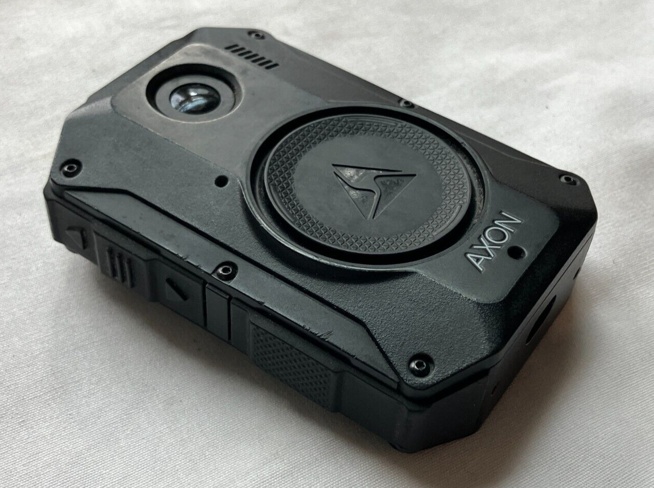 Axon AX1023 Body 3 Camera with Charger and cord - Powers Up and Records