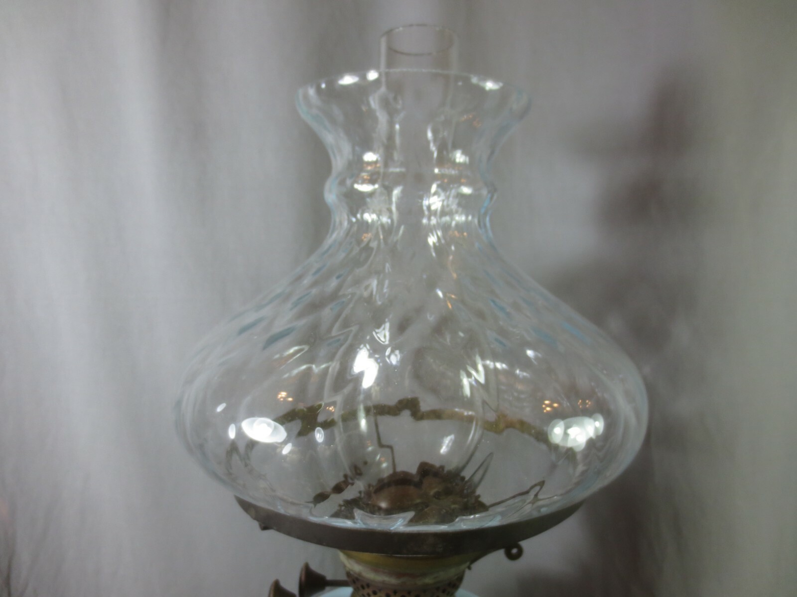 ANTIQUE DUPLEX OIL LAMP AND PATTERNED GLASS OIL LAMP SHADE