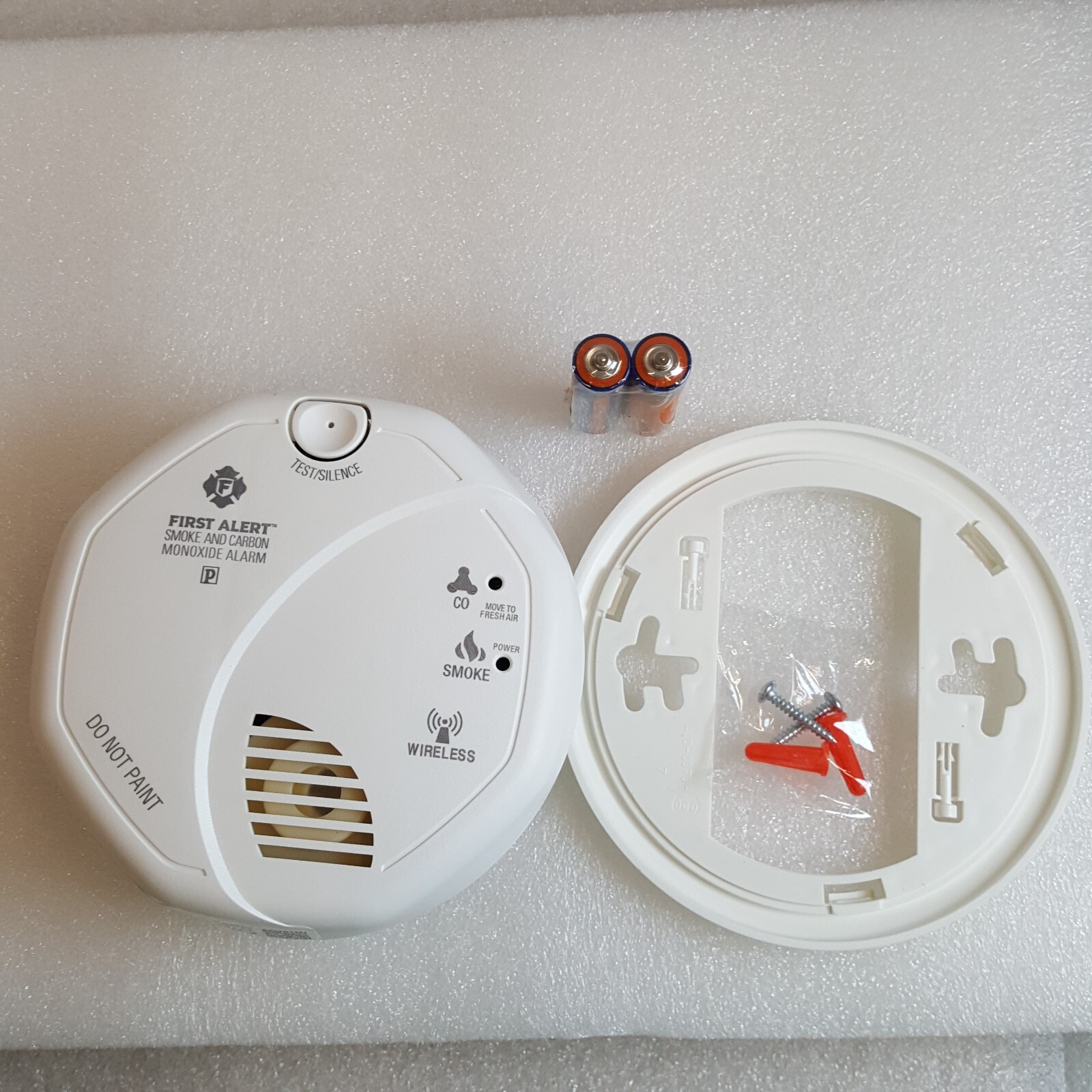 First Alert Z-WAVE Smoke & Carbon Monoxide Alarm (ZCOMBO) - with New Batteries