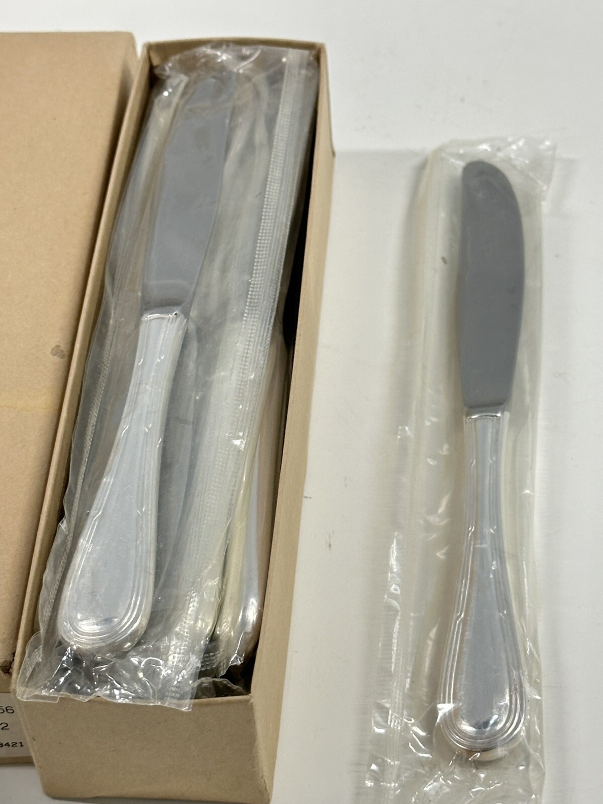 Oneida BECKET 1336KSBF Silverplate Butter Spreaders Set of 12 – New in Box USA