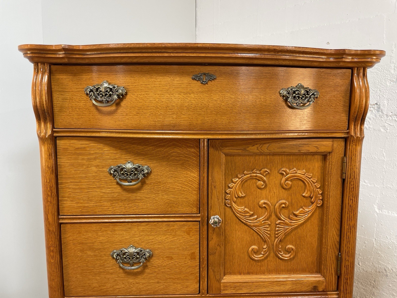 Lexington Furniture Door Chest Victorian Sampler Collection