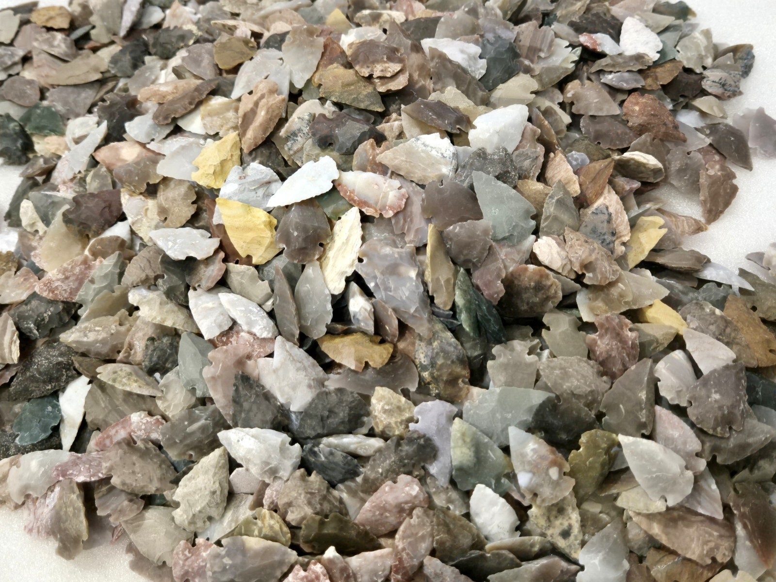 ** 53 Flint ARROWHEAD USA COLLECTION AMAZING COLORS 1"-1.3" Dovetail points **