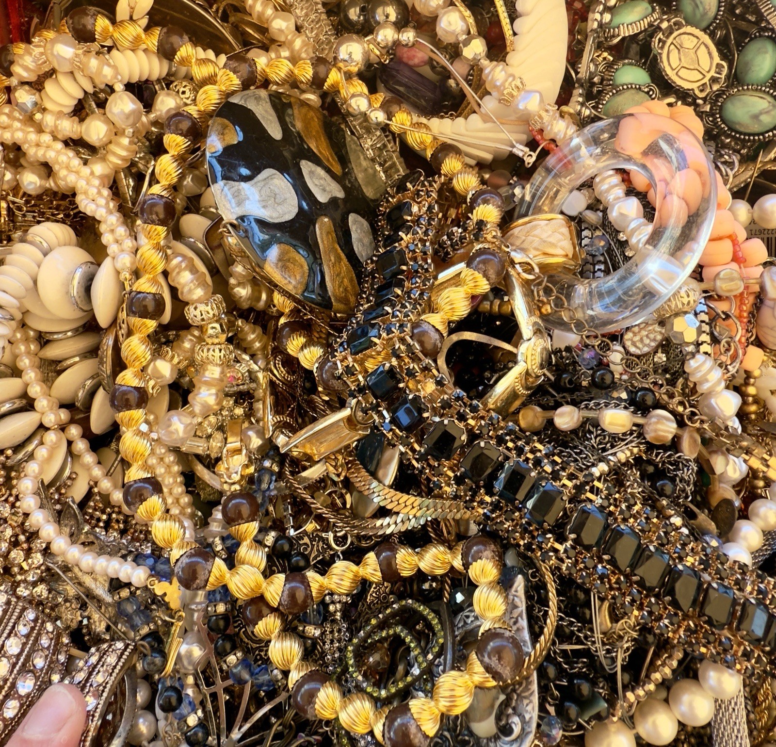 MIXED JEWELRY LOT CRAFT REPAIR, RESELL, REPURPOSE, VINTAGE TO NOW! 20 POUNDS
