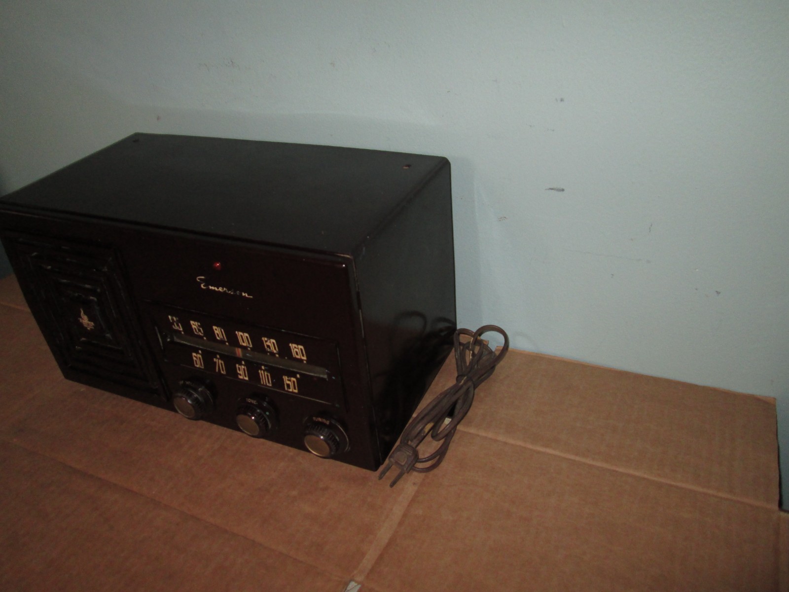 1953 Emerson 756B AM Bakelite Brown Tube Radio Vintage