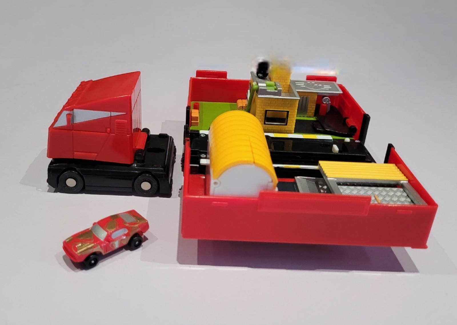 Micromachines 2002 Finish Line Truck Complete With Exclusive Playset Vehicle