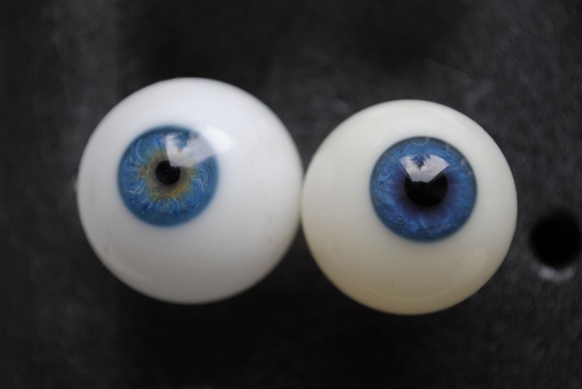 10 antique german human prosthetic glass eyes