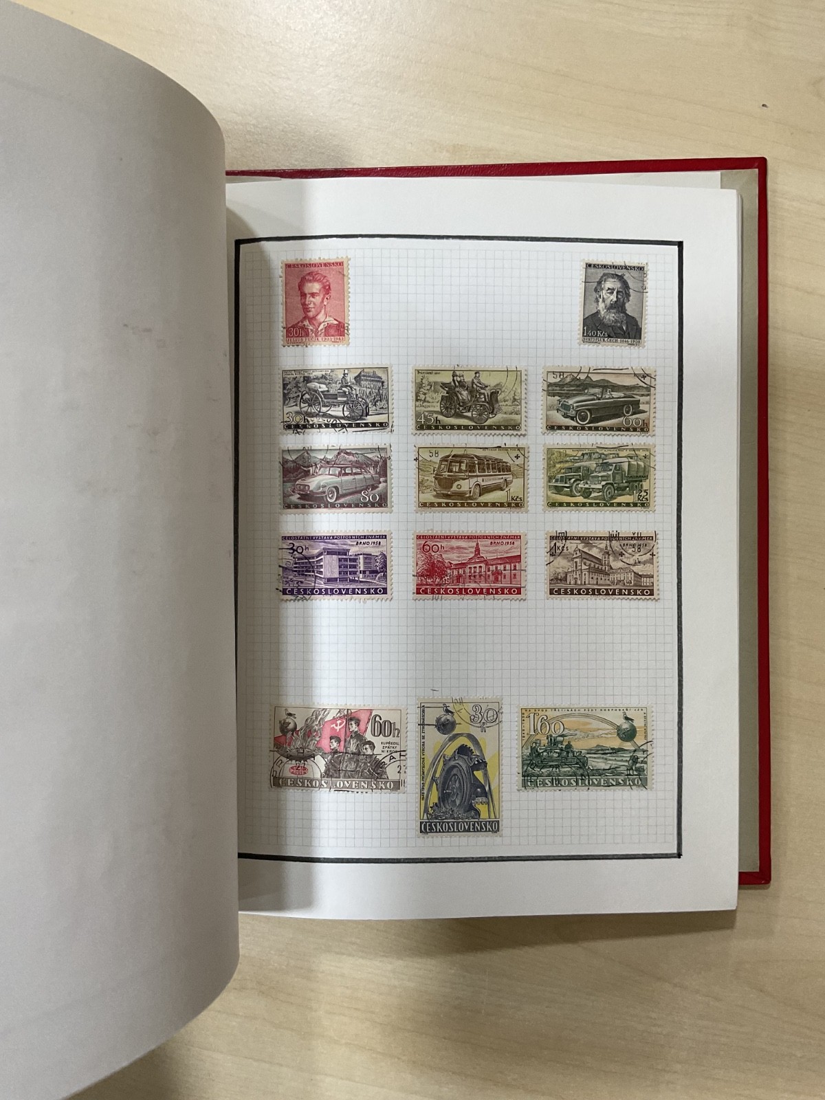 Czechoslovakia stamps. 1918 - 2000s, 2 Albums. 3.8kg. G/105