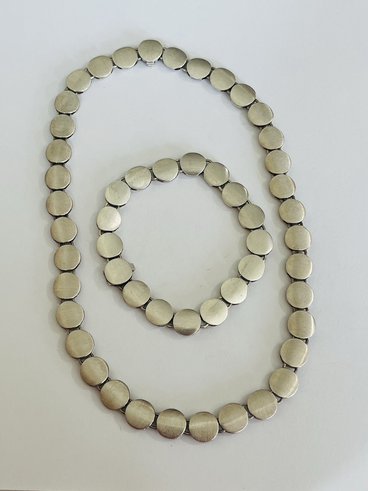 VINTAGE DESIGNER STERLING SILVER BRUSHED DISC MODERNIST LINK BRACELET 43-Grams