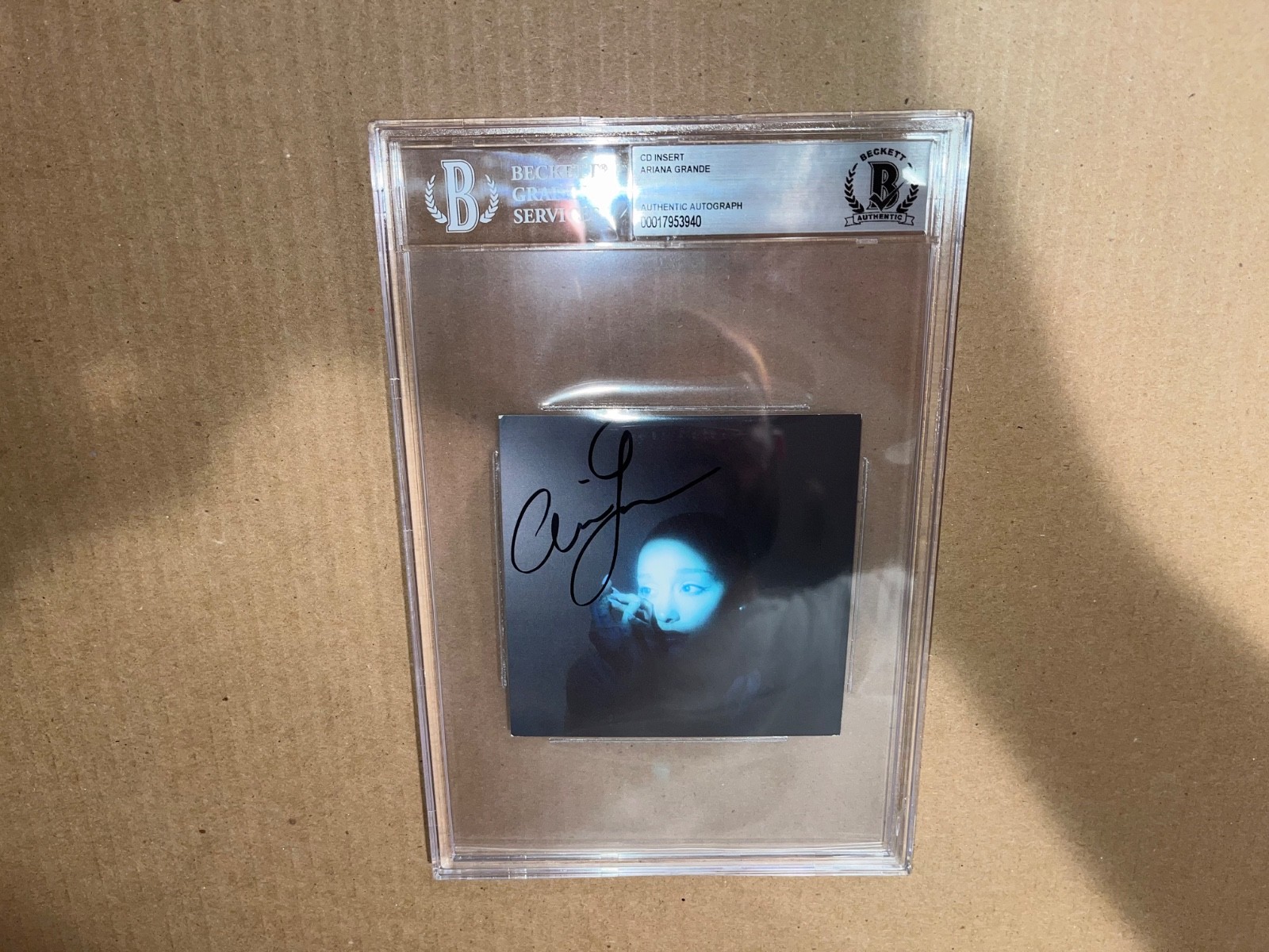 Ariana Grande Signed Autographed Beckett Slab Slabbed Encapsulated Autograph
