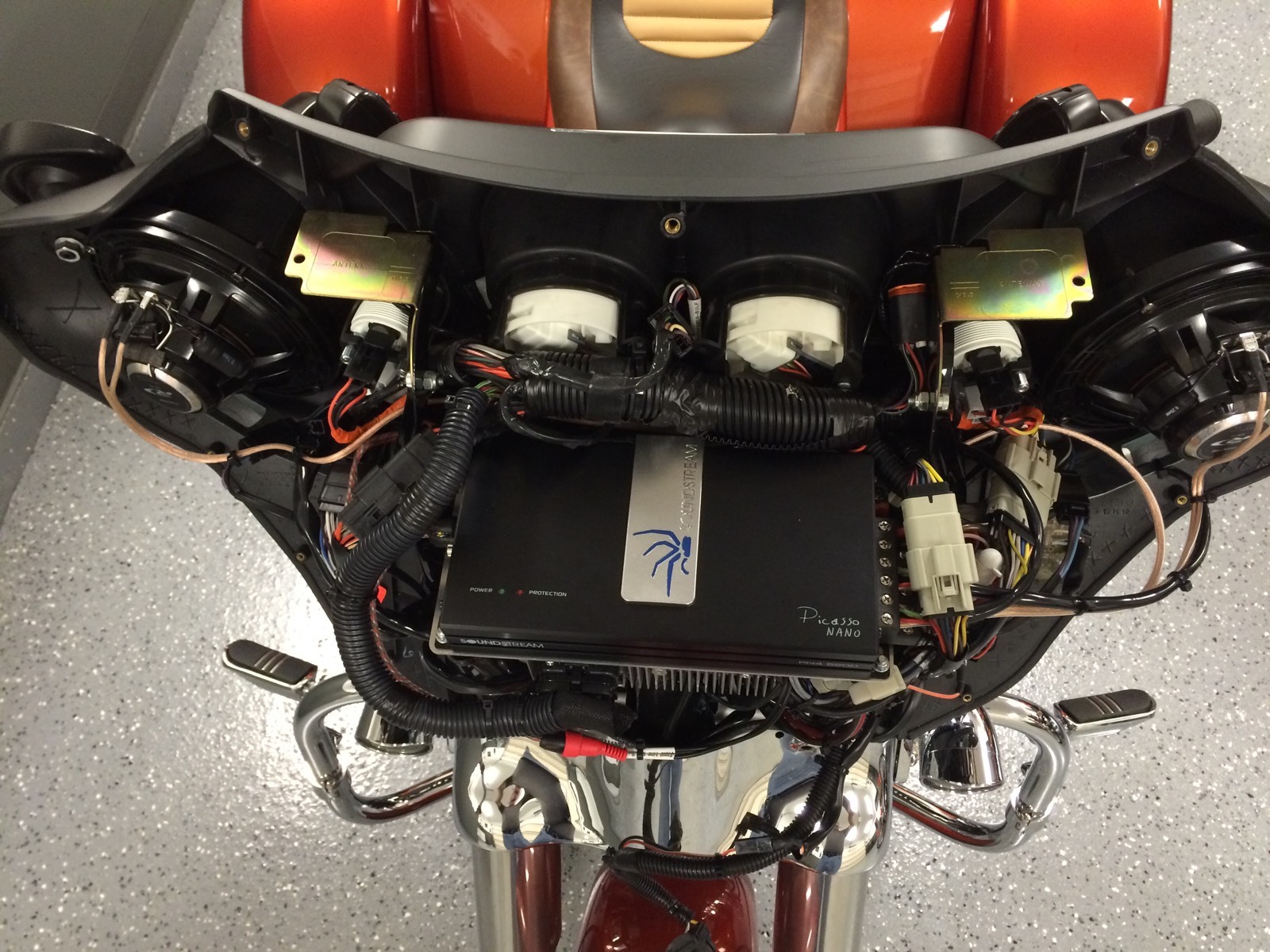 2008 - 2013 Batwing large amplifier mounting kit Harley Street Glide Diamond