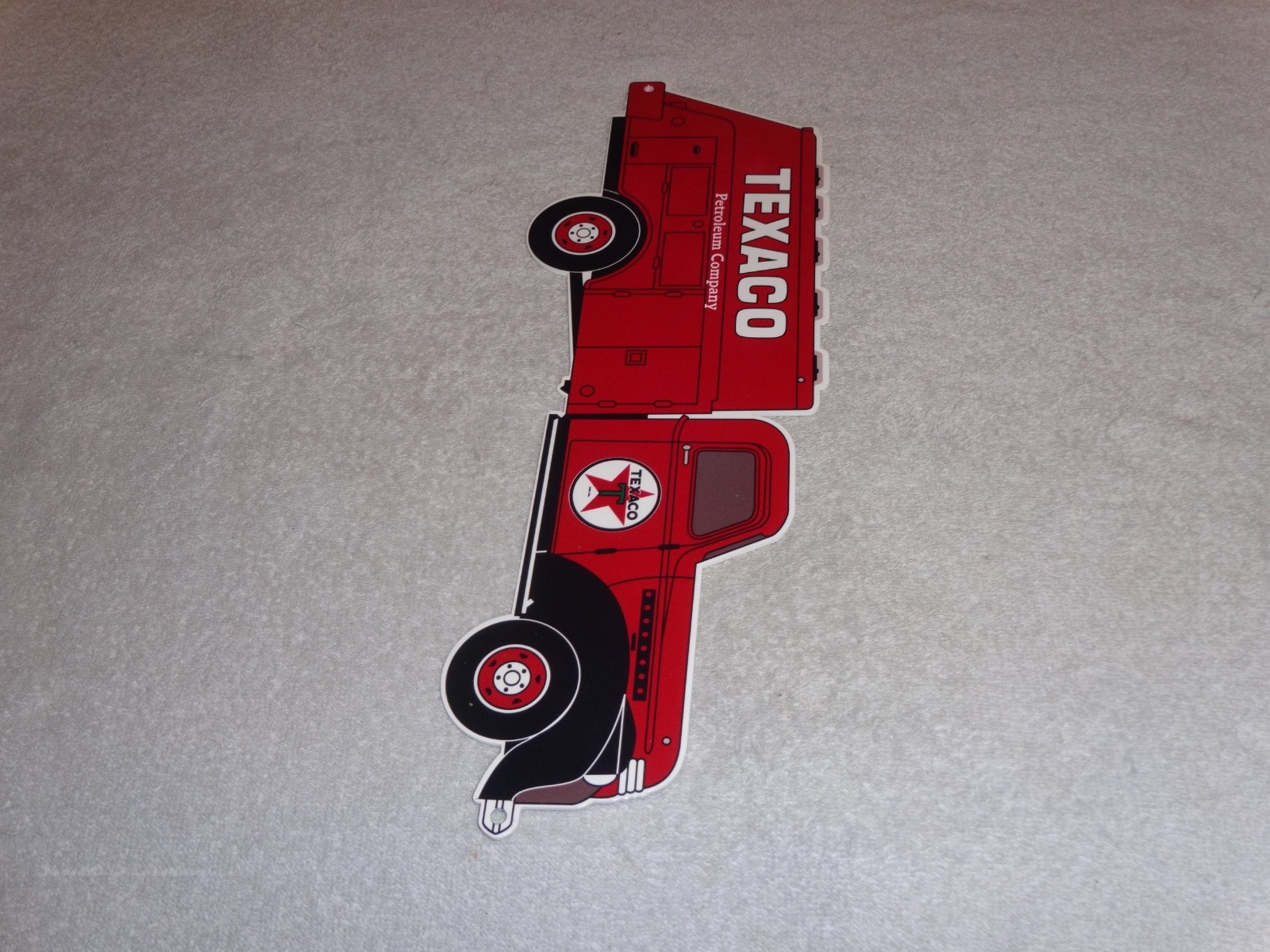 VINTAGE TEXACO PETROLEUM CO. TRUCK 16" METAL SERVICE STATION GASOLINE & OIL SIGN