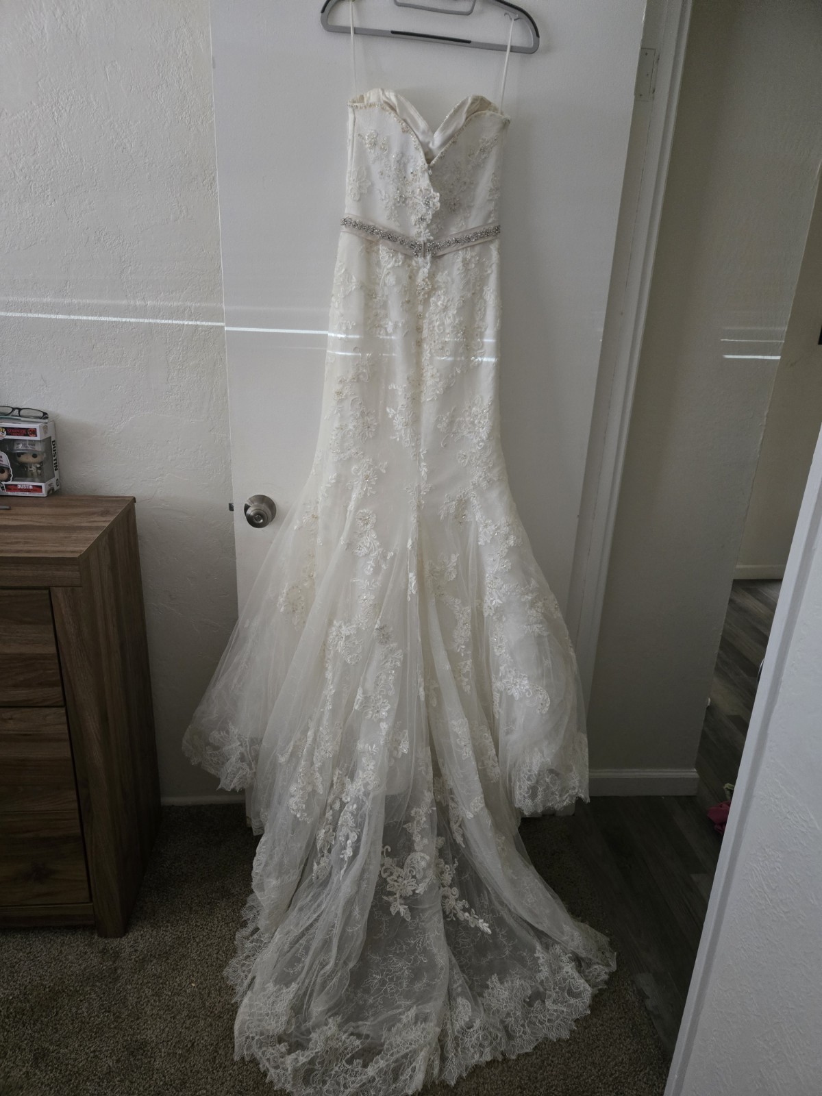 CB Couture Ivory Lace Mermaid Wedding Dress Size 6 Sleeveless Sweetheart