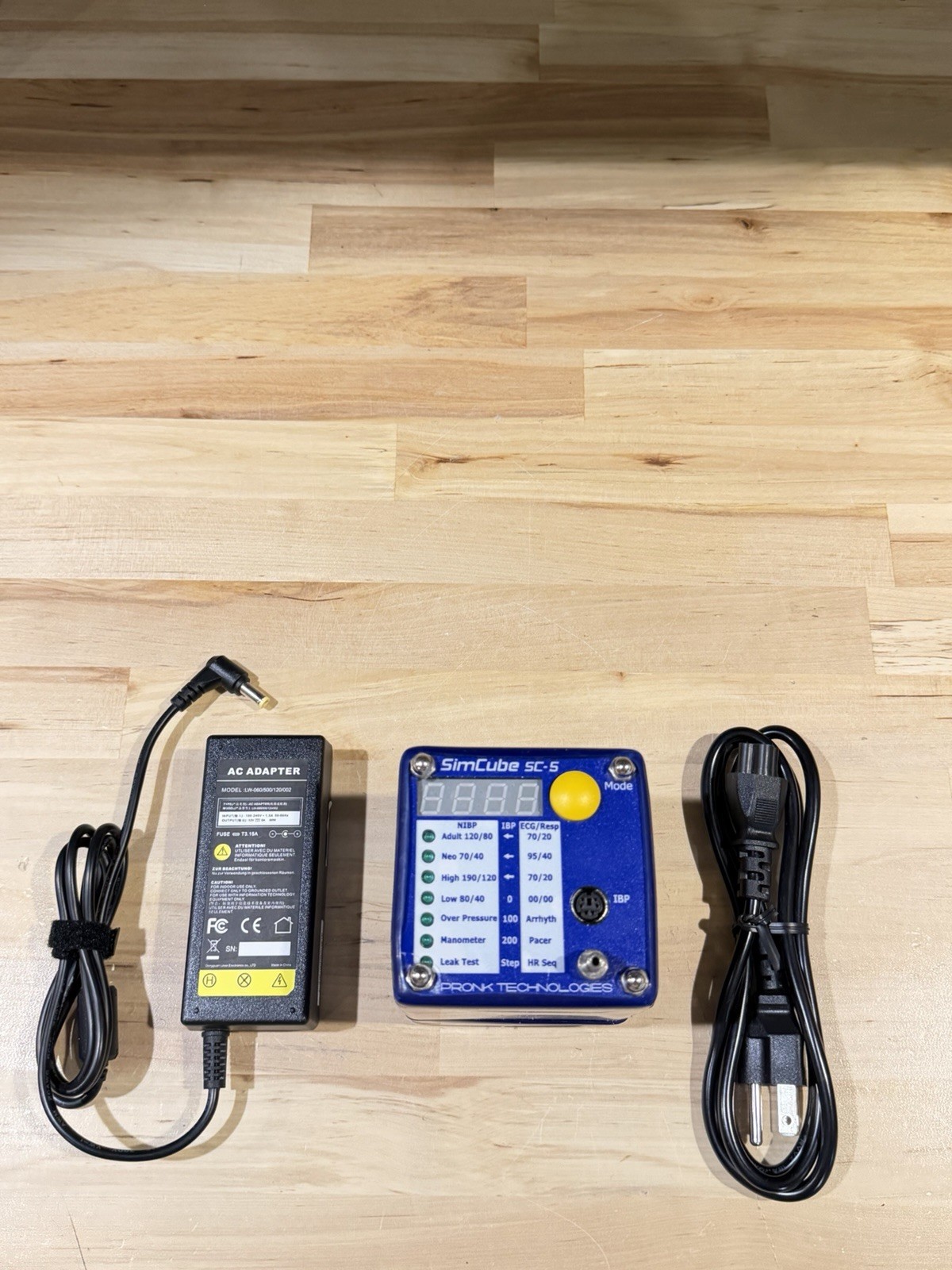 PRONK TECHNOLOGIES SIMCUBE SC-5 PATIENT SIMULATOR W/CHARGER (TESTED)