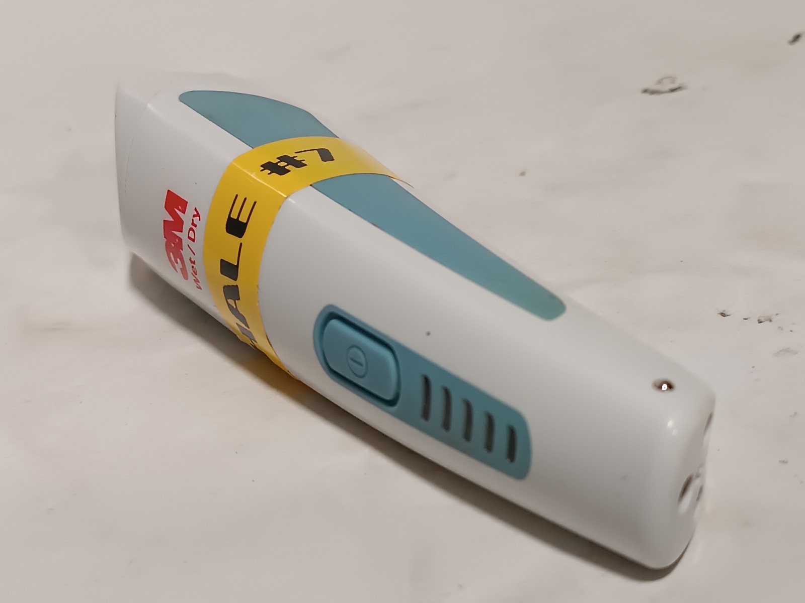 3M Healthcare 9681 rechargeable surgical handheld clipper with charging stand