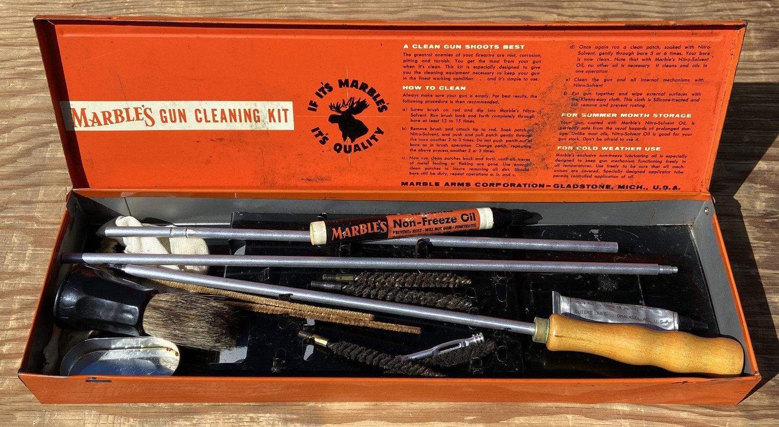 Old Vintage MARBLE'S GUN CLEANING KIT Metal Tin Box w/ Rod and some Accessories