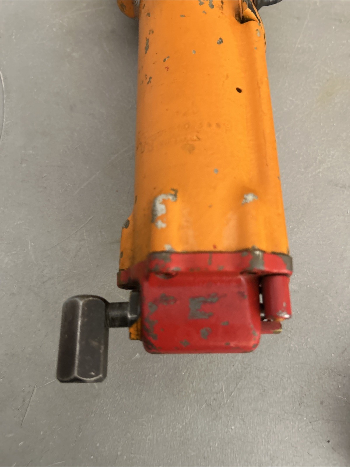 APT 720 Pneumatic Compression Rivet Squeezer air riveter aircraft