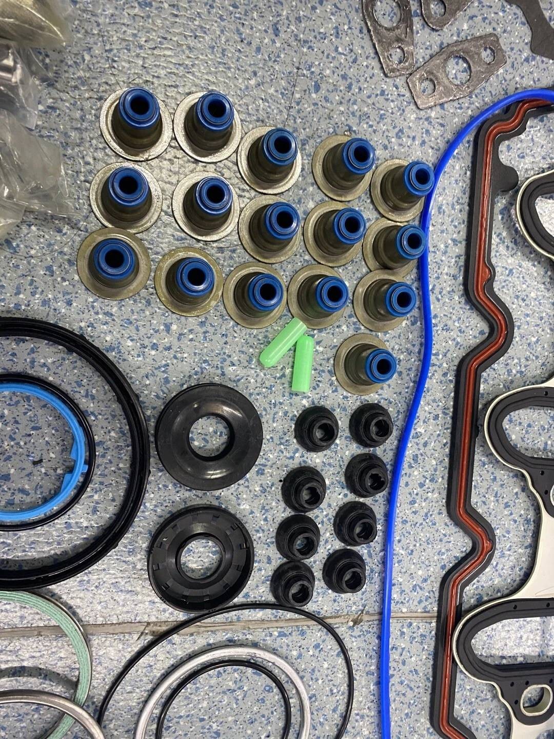 Chevrolet GM 5.3L AFM Lifter Kit Head Gasket Set, Head Bolts , Lifters & Guides
