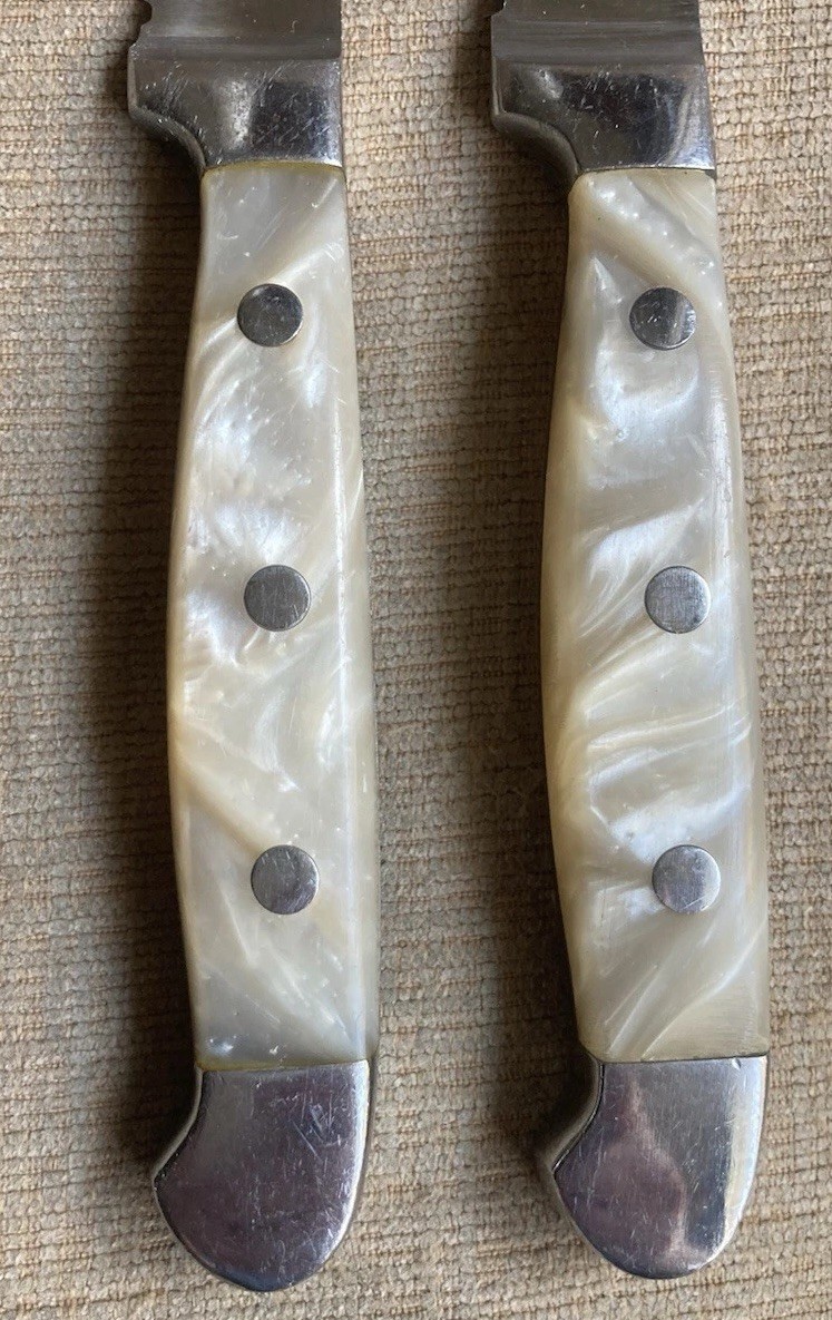 Vintage Pair of Oneida B907KSSA Pearl Crest Stainless Steel 9.25" Steak Knives