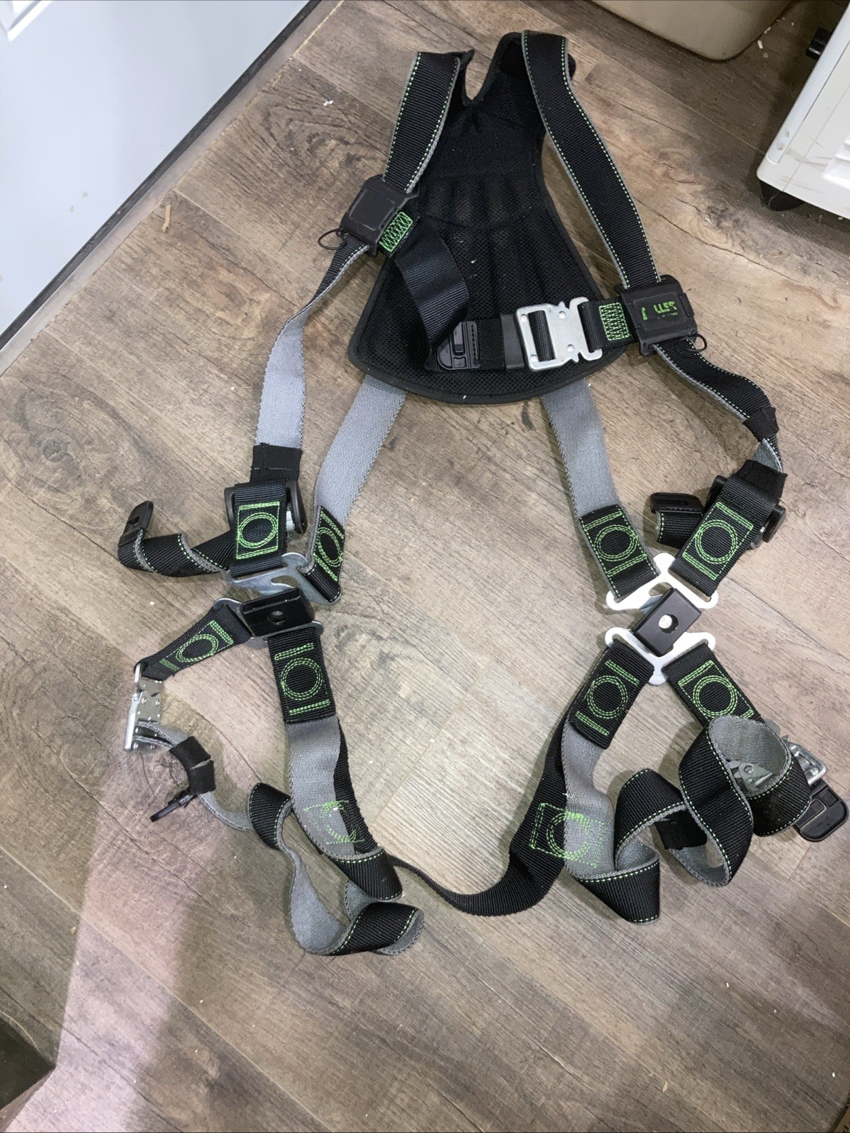 Honeywell Miller Revolution Size L/XL Full Body Safety Harness RKN-QC/UBK