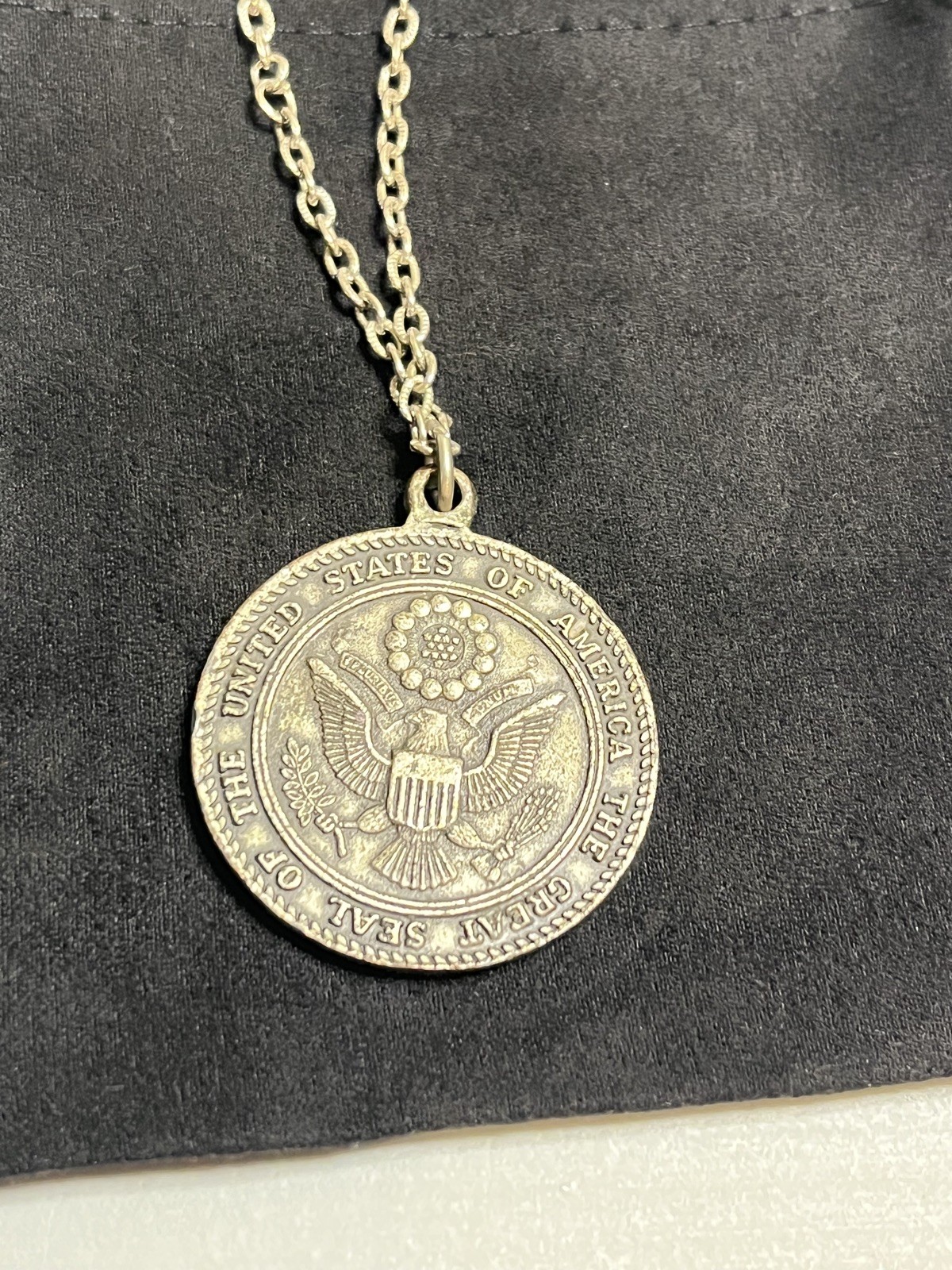 Vintage Bicentennial Spirit of ‘76 Coin Pendant Necklace Great Seal of US