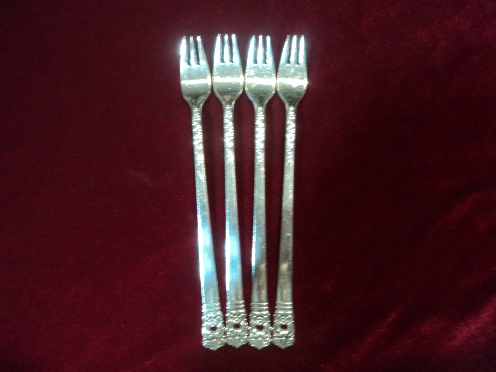 Silverplate Flatware Lot of 4 Seafood Cocktail Forks Oneida Scandinavia 1970