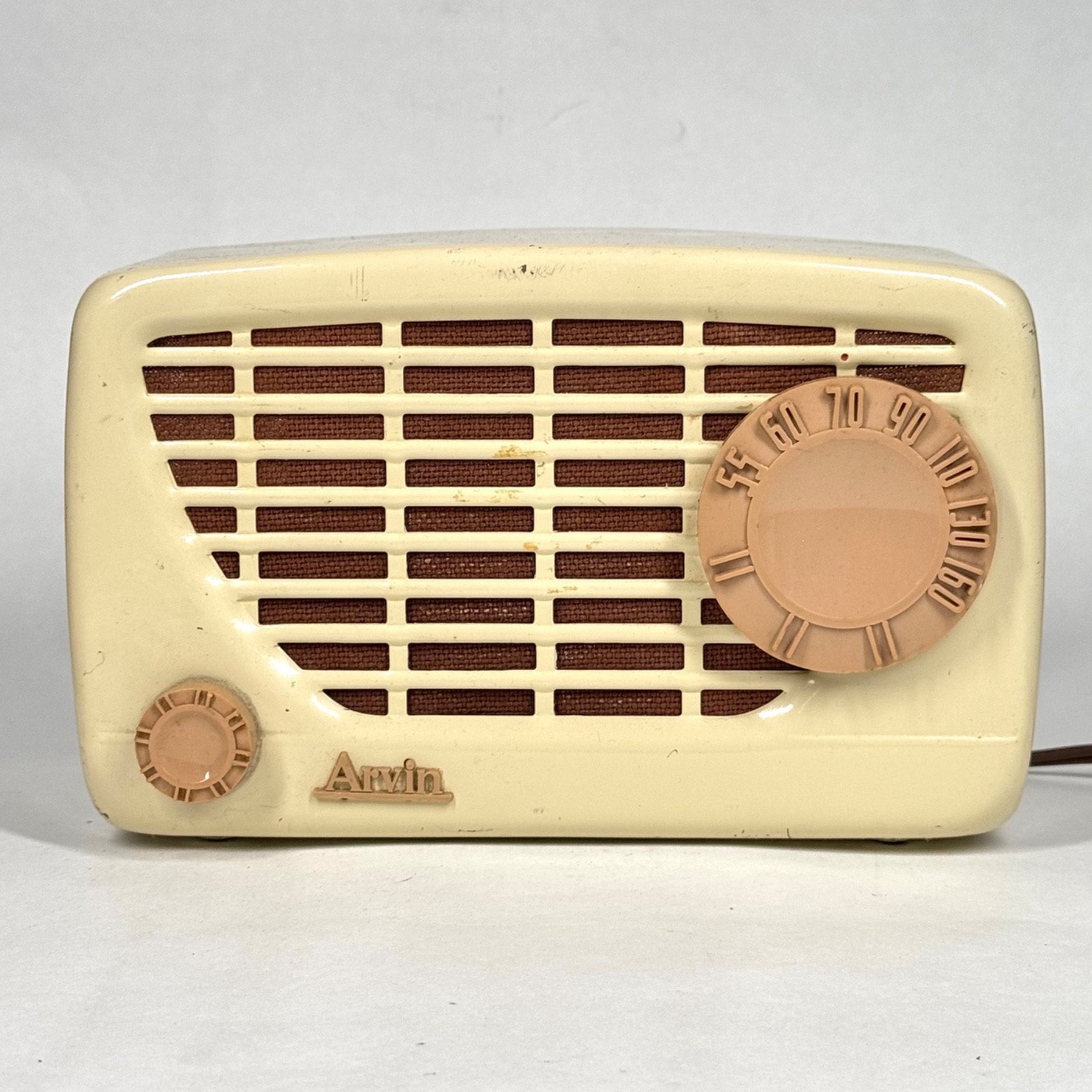 Vintage Arvin metal tube radio model 842T  (1954)