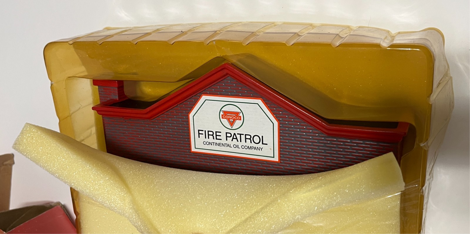 CONOCO Fire Station Patrol Model Crown Vintage Building Premium 2001 Diorama