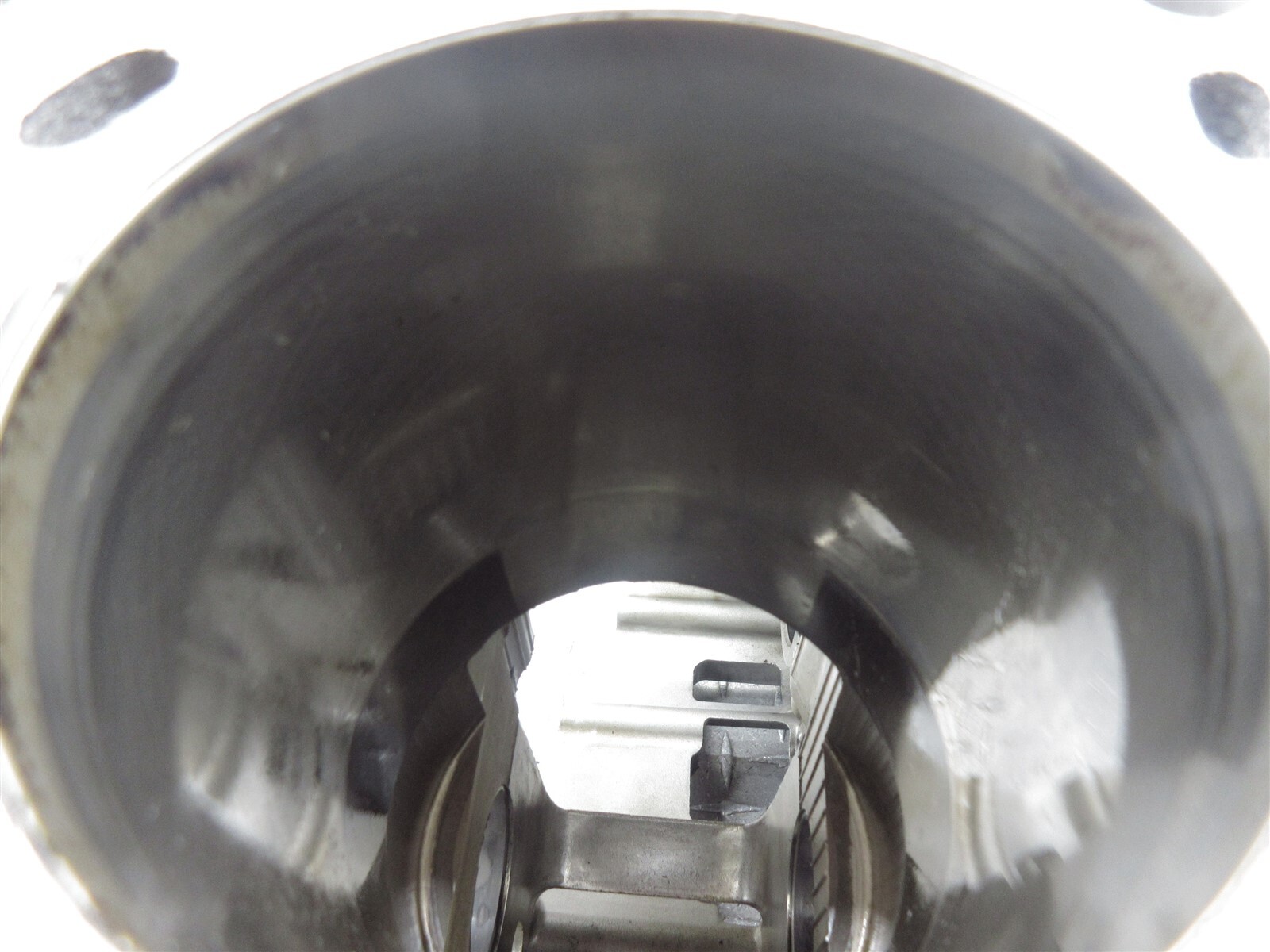 2002 01-02 Suzuki GSXR 1000 GSXR1000 Crankcase Case Engine Motor Block Piston