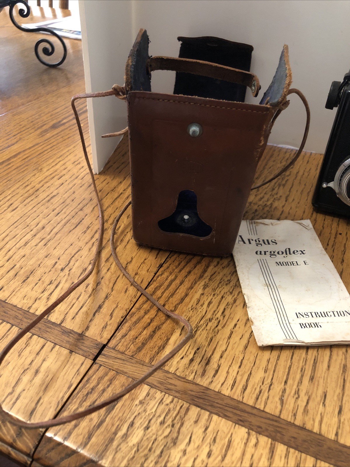 ARGUS ARGOFLEX MODEL E CAMERA W/Leather Case - 1940’s vintage 75mm For Parts