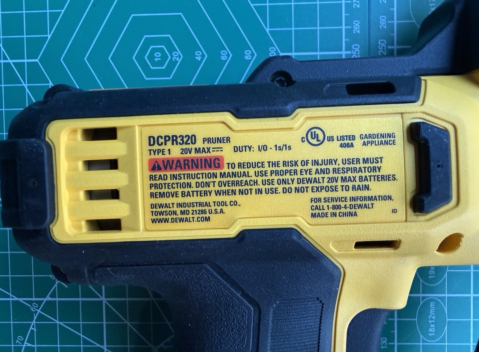 DEWALT-20V Pruner Shear KIT w/Battery, Charger & FREE TOOL BAG #DCPR320D1