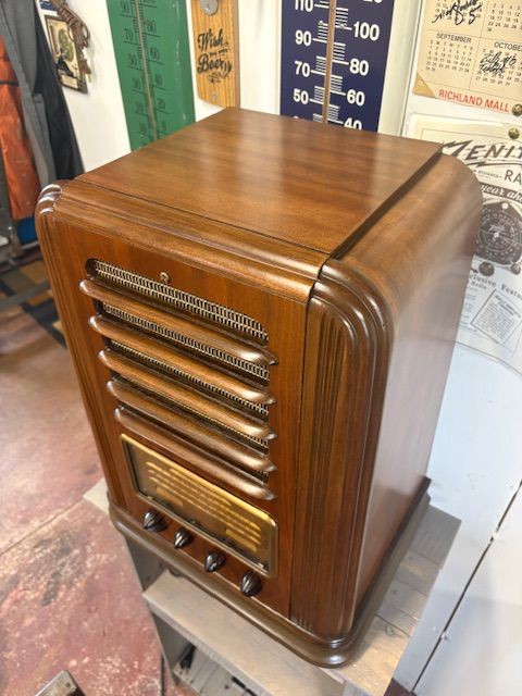 General Electric F81 Tombstone Radio