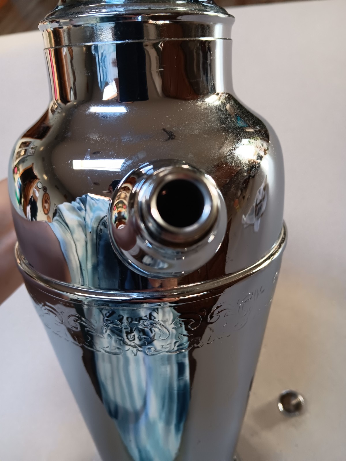 Vintage Art Deco Chrome Cocktail Shaker With Rare Avocado Green Bakelight Handle