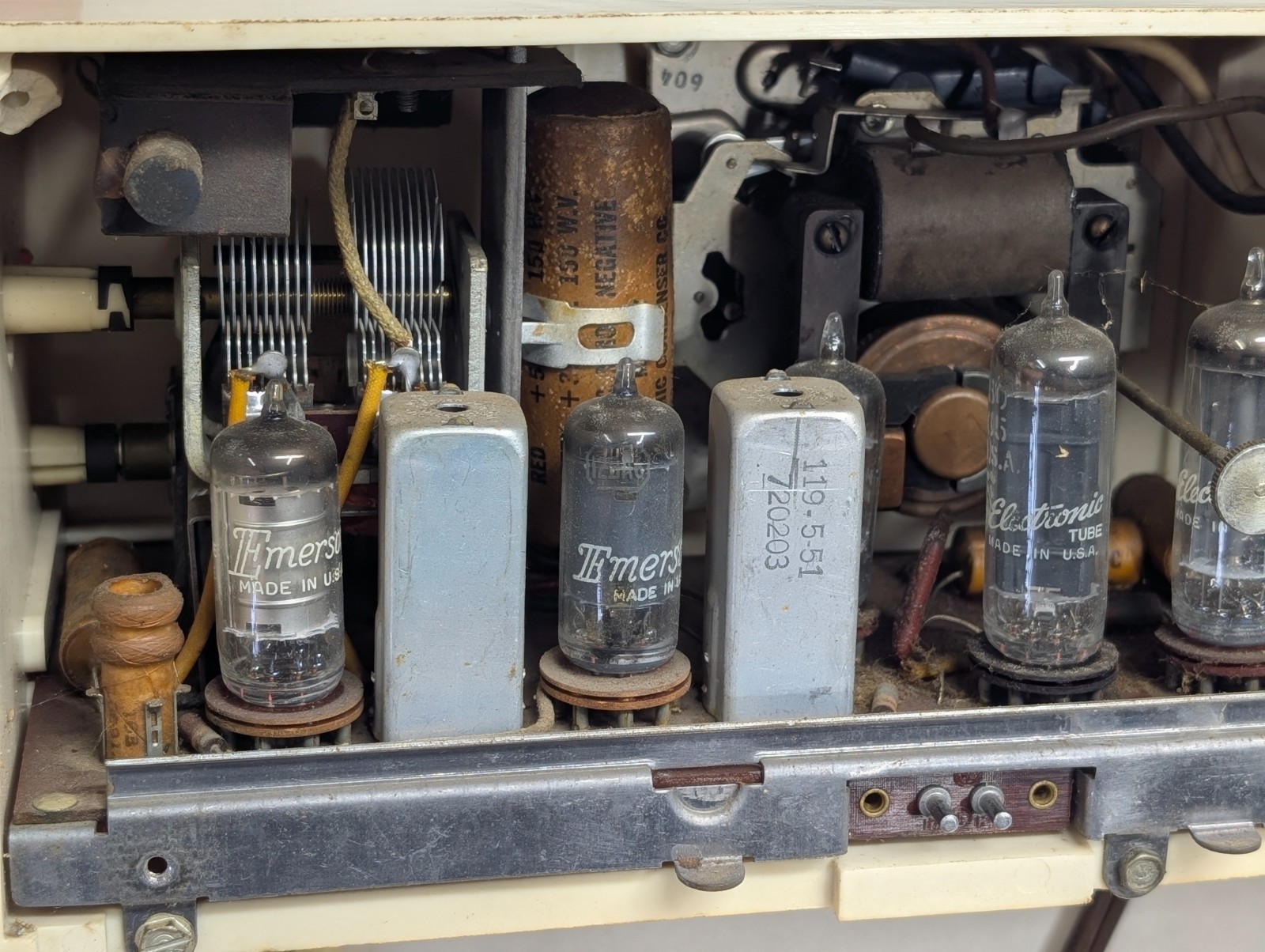 Vintage Emerson Clock Tube Radio Model 826 Series D Telechron Alarm Movement