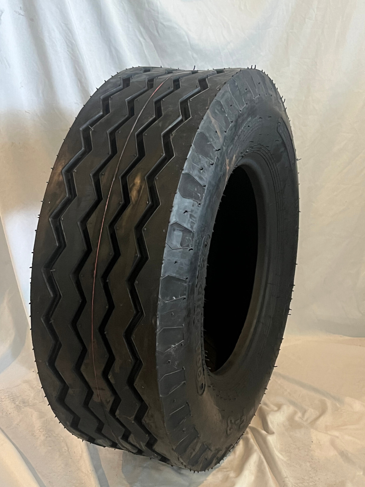 11L-16 12 PLY Road Crew F3 BACKHOE FRONT TIRE 11Lx16, Backhoe HEAVY DUTY 11 16