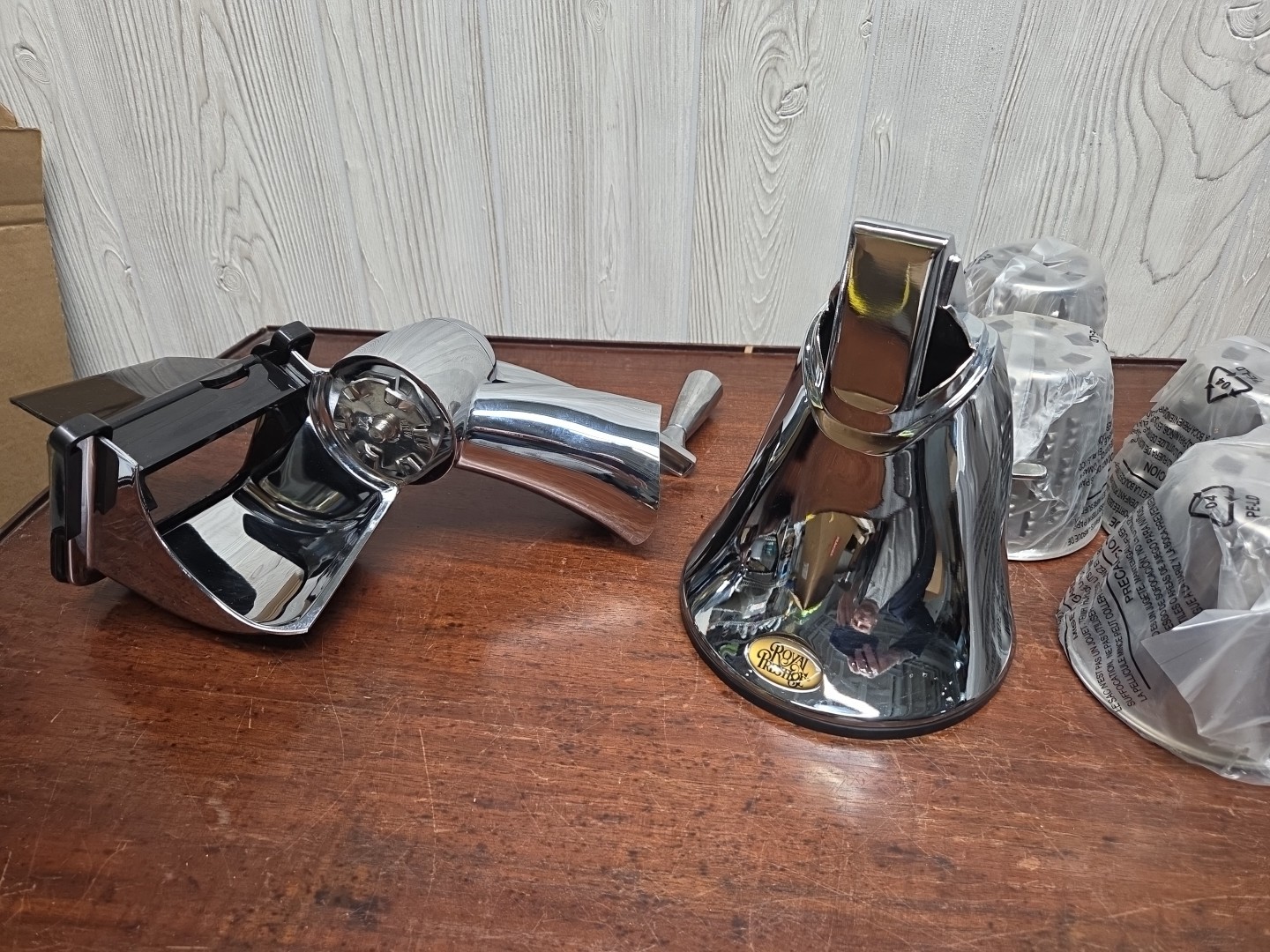 Royal Prestige Manual Food Processor Slicer Shredder Salad Machine with 5 Cones