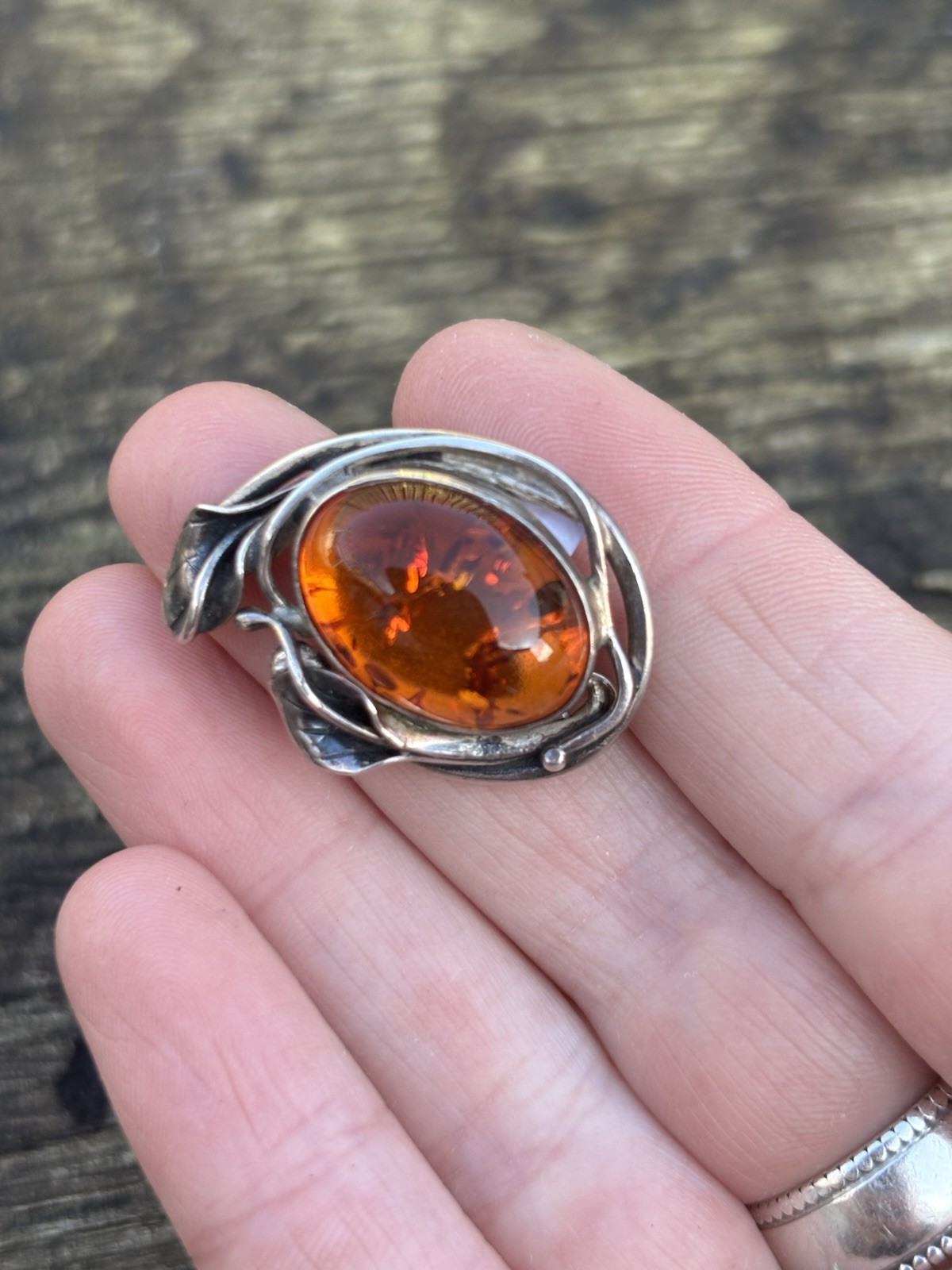 Sterling Silver Art Nouveau Inspired Amber Set Brooch (3cm)