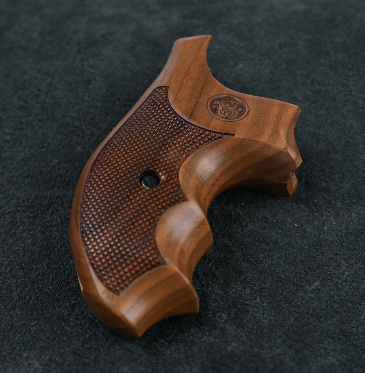 Smith & Wesson J Frame Round Butt Checkered Walnut Grips Full Wrap