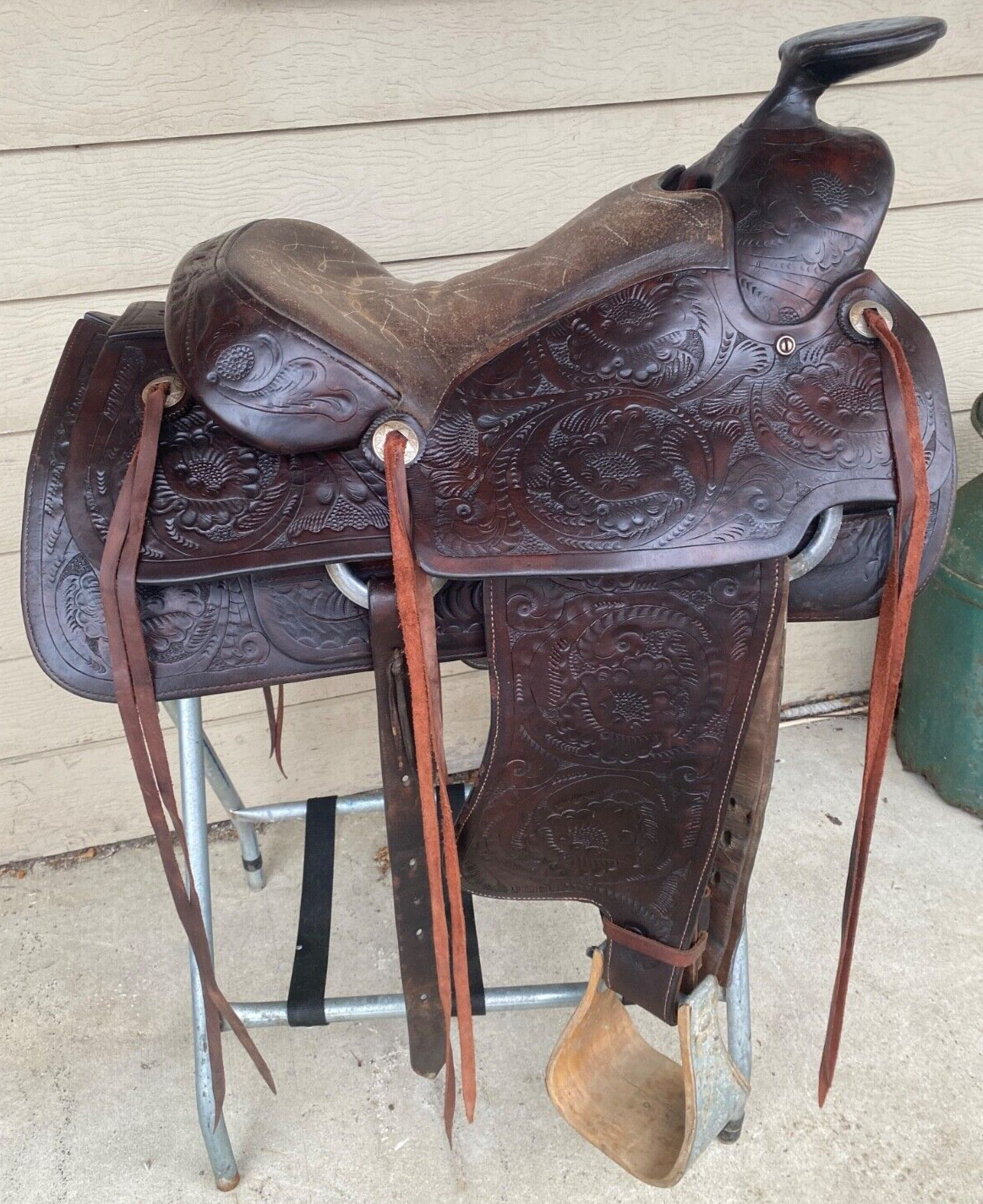 Used/Vintage 1960's G. H. Vaught 15" tooled leather Western saddle US made
