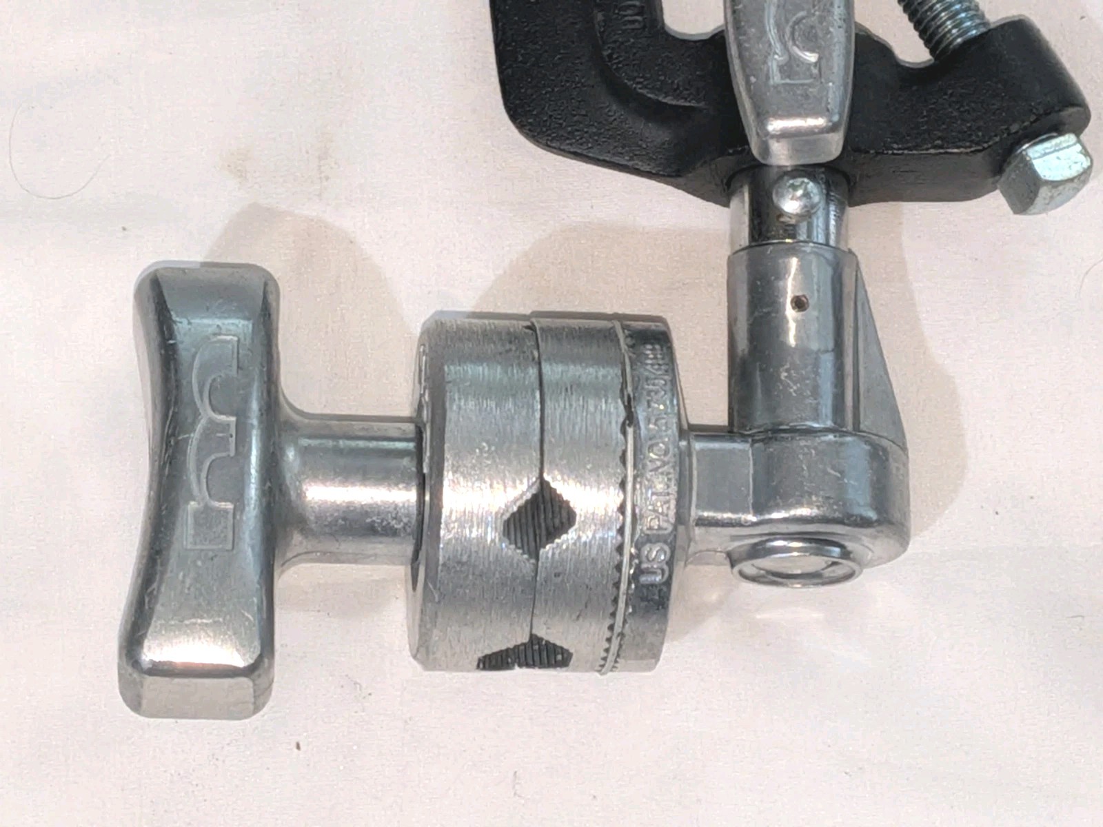 (2) MATTHEWS 429762 Studio Light Hanger Beam CLAMPS w/ MSE Hollywood Grip Heads